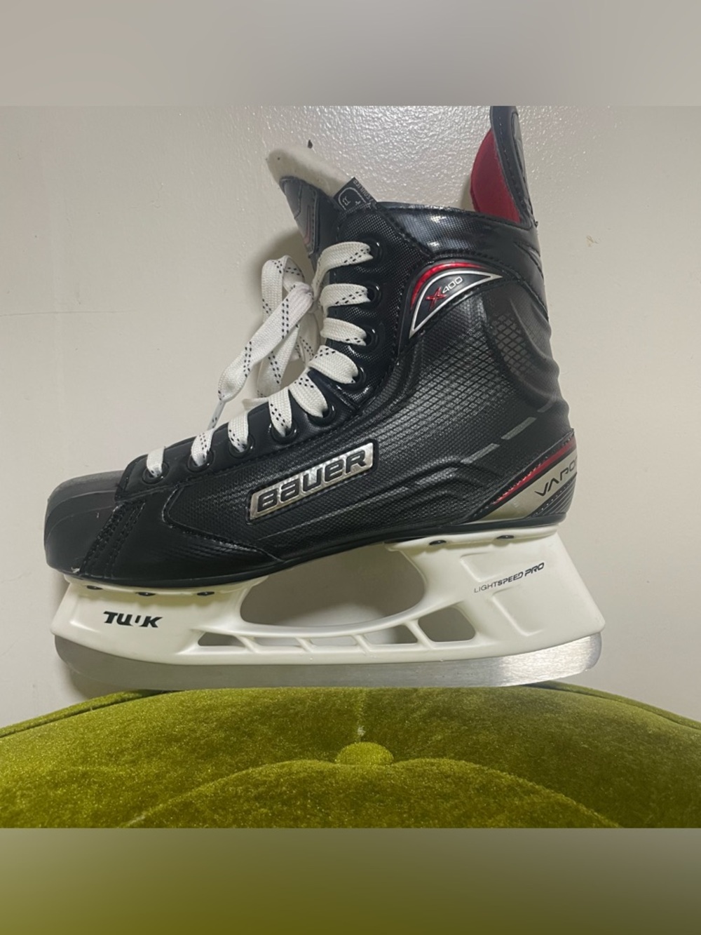 Bauer Vapor X400 Senior Ice Hockey Skates US 5 UK 4.5 EUR
37.5 Black Red White